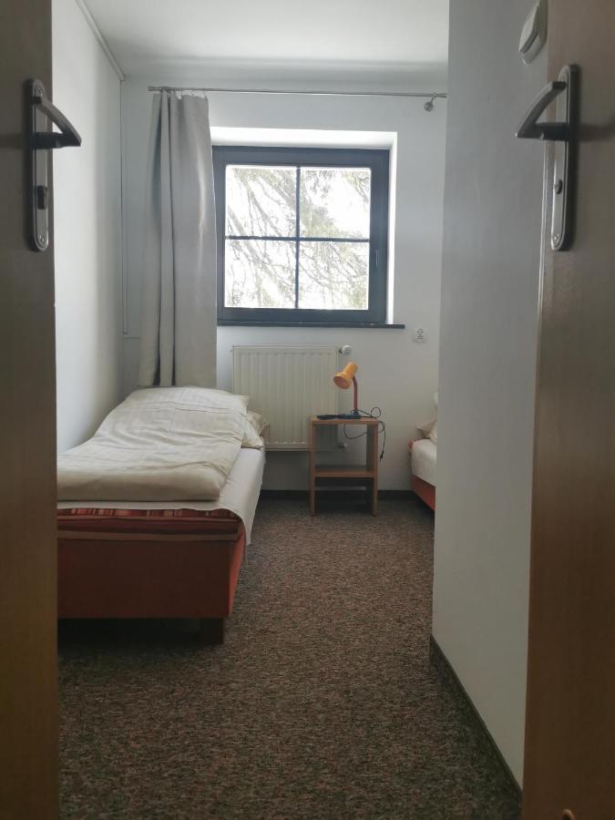 Straszny Dwor Hotel Duszniki Zdrój Kamer foto