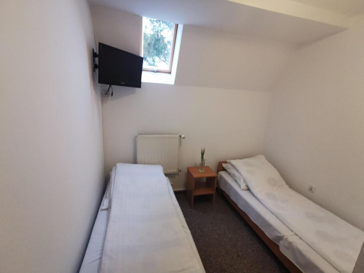 Straszny Dwor Hotel Duszniki Zdrój Kamer foto