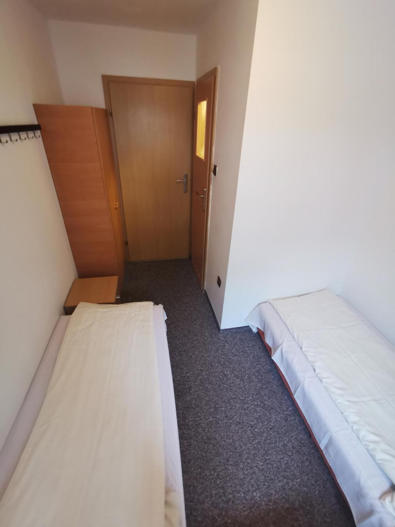Straszny Dwor Hotel Duszniki Zdrój Kamer foto