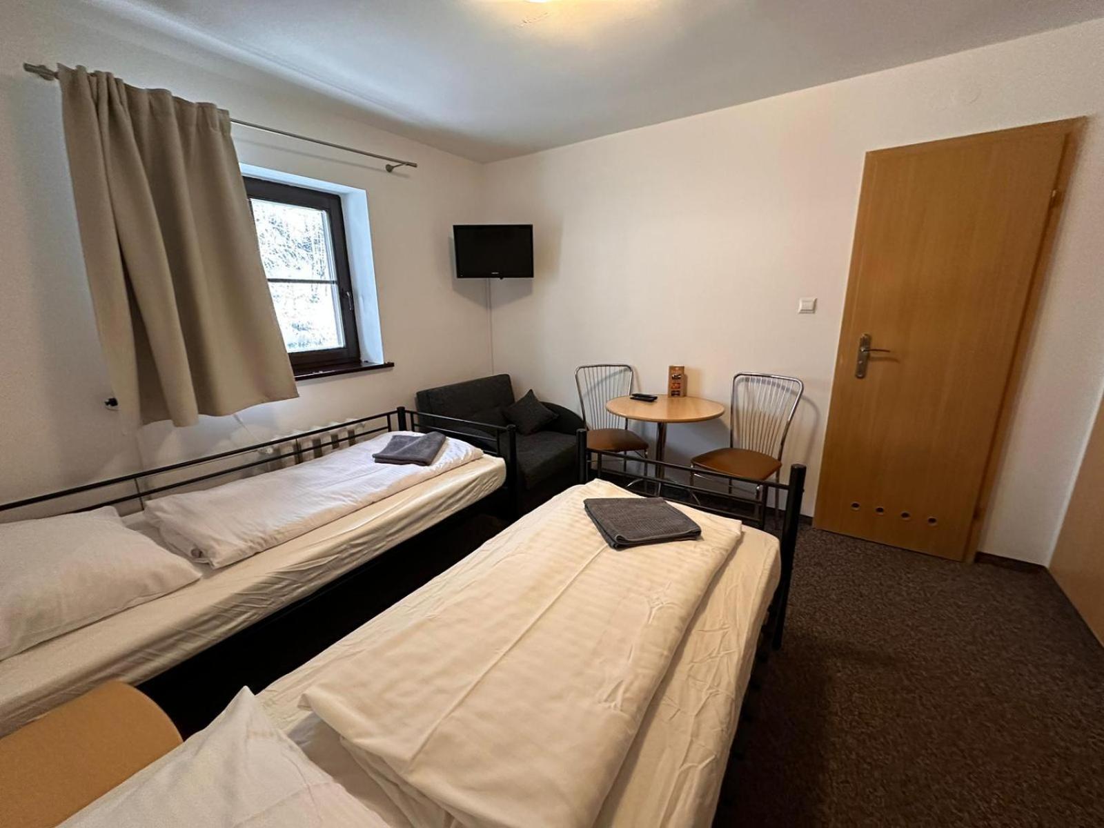 Straszny Dwor Hotel Duszniki Zdrój Kamer foto