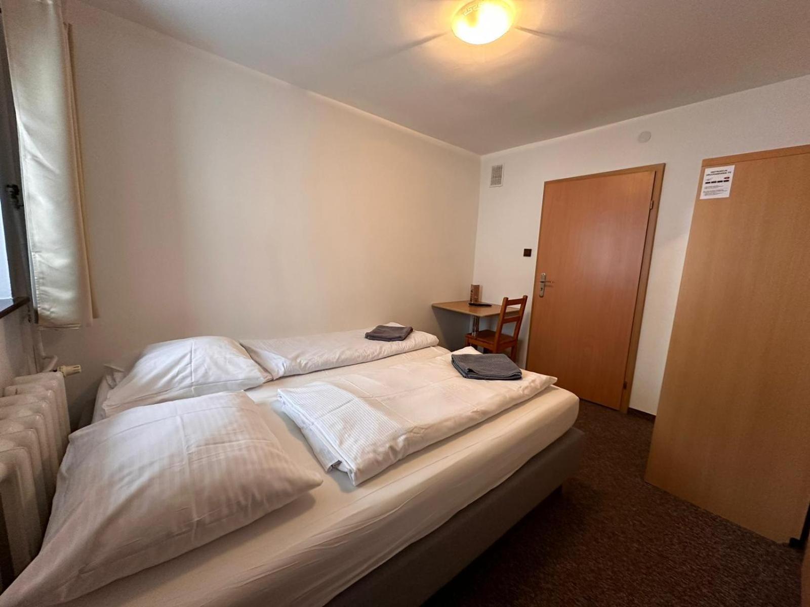 Straszny Dwor Hotel Duszniki Zdrój Kamer foto