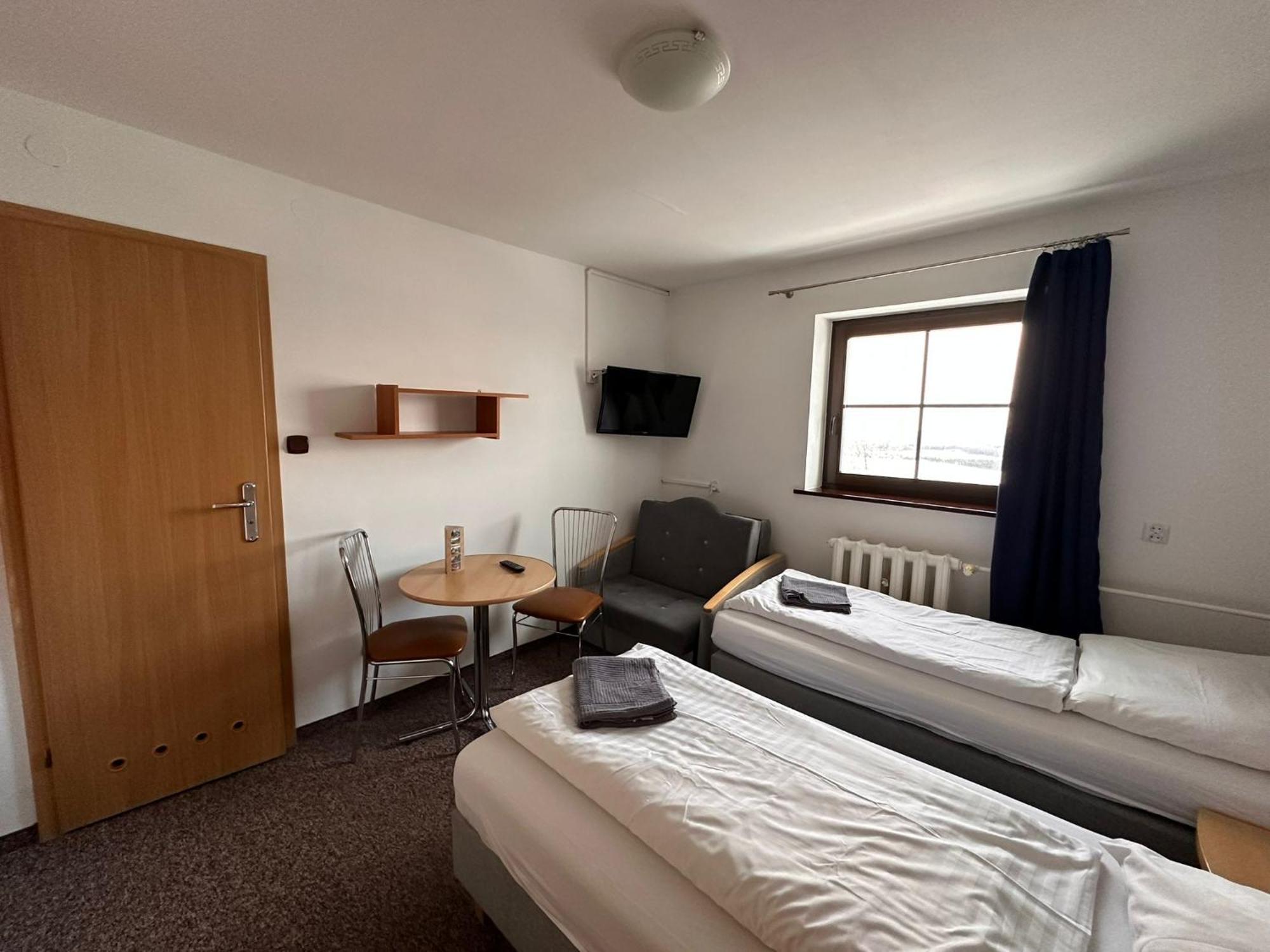 Straszny Dwor Hotel Duszniki Zdrój Kamer foto
