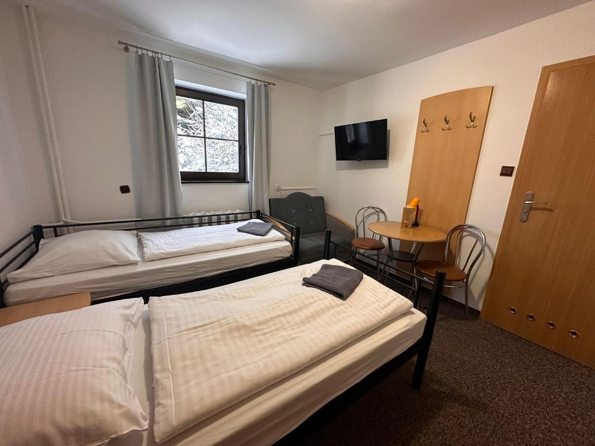 Straszny Dwor Hotel Duszniki Zdrój Kamer foto