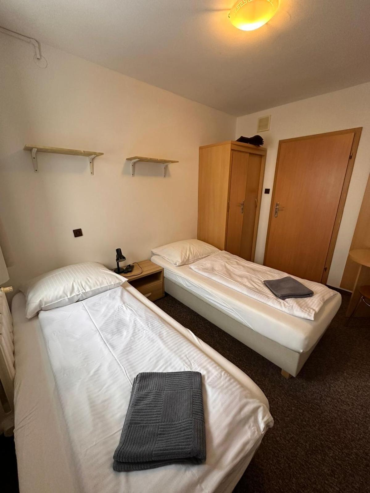 Straszny Dwor Hotel Duszniki Zdrój Kamer foto