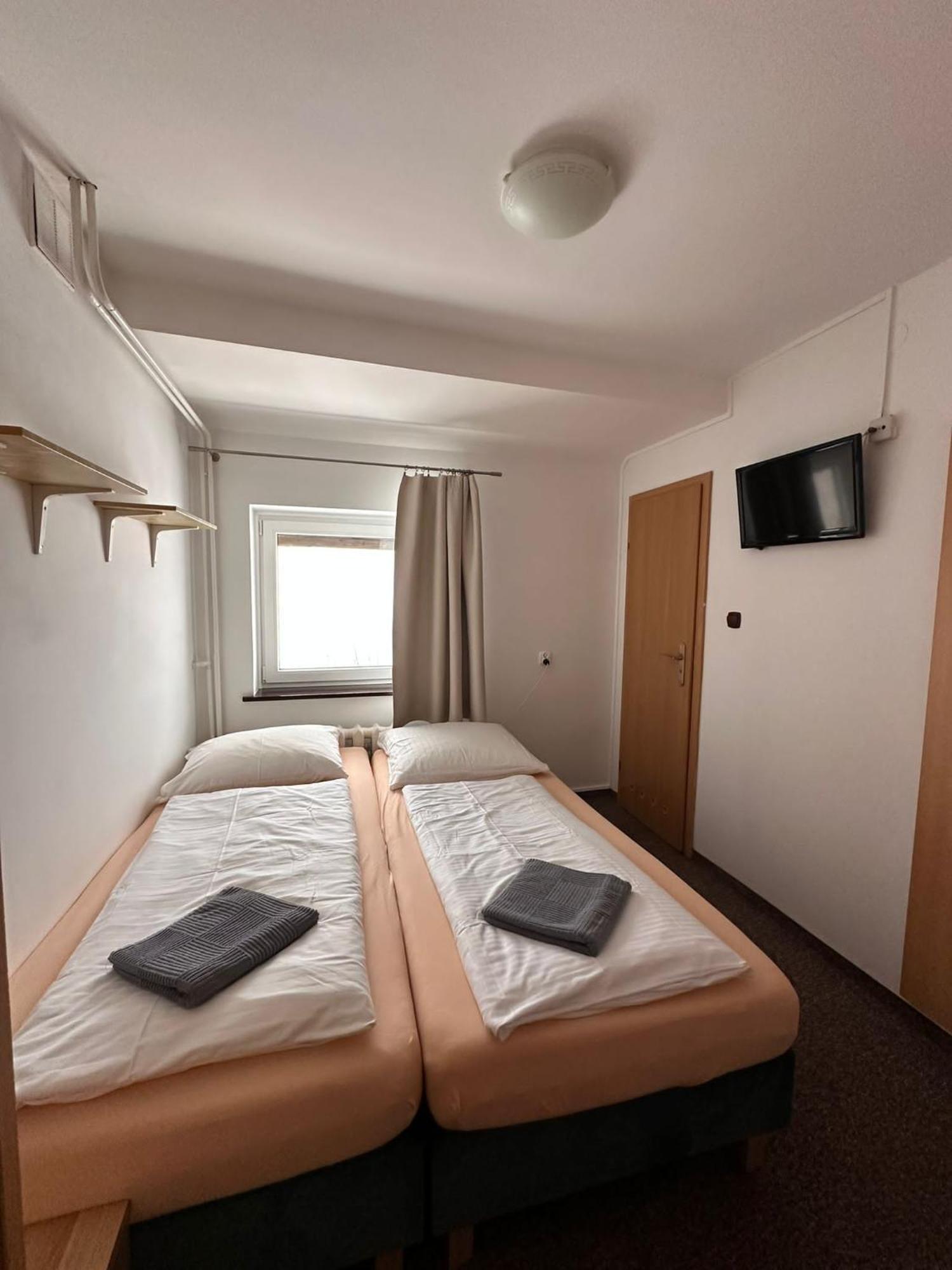 Straszny Dwor Hotel Duszniki Zdrój Kamer foto