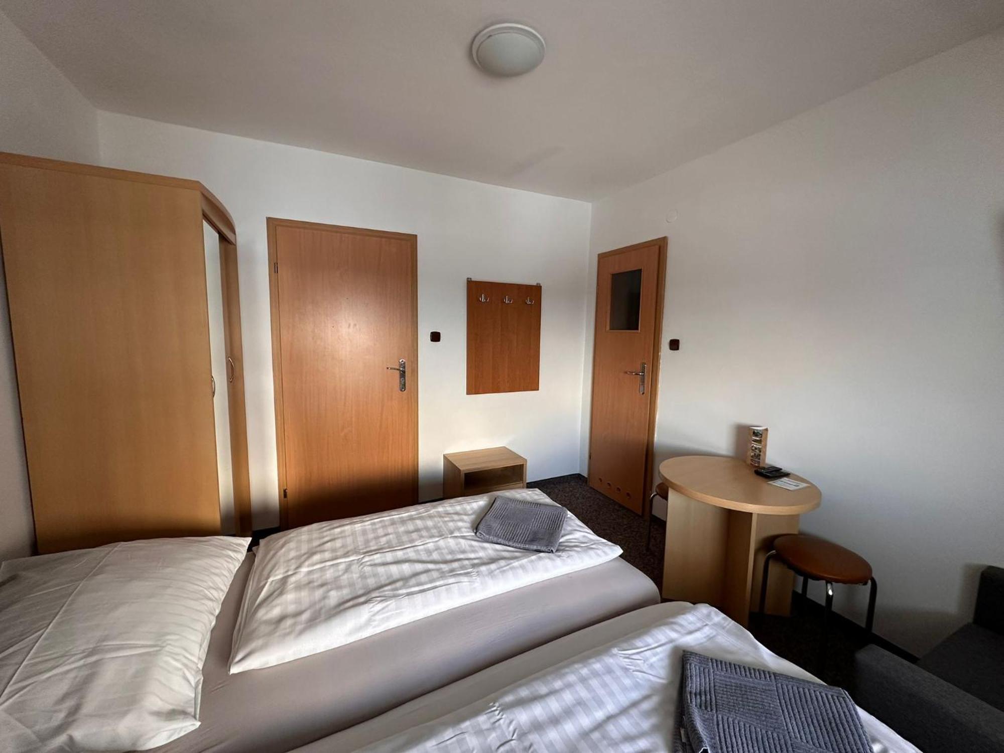 Straszny Dwor Hotel Duszniki Zdrój Kamer foto