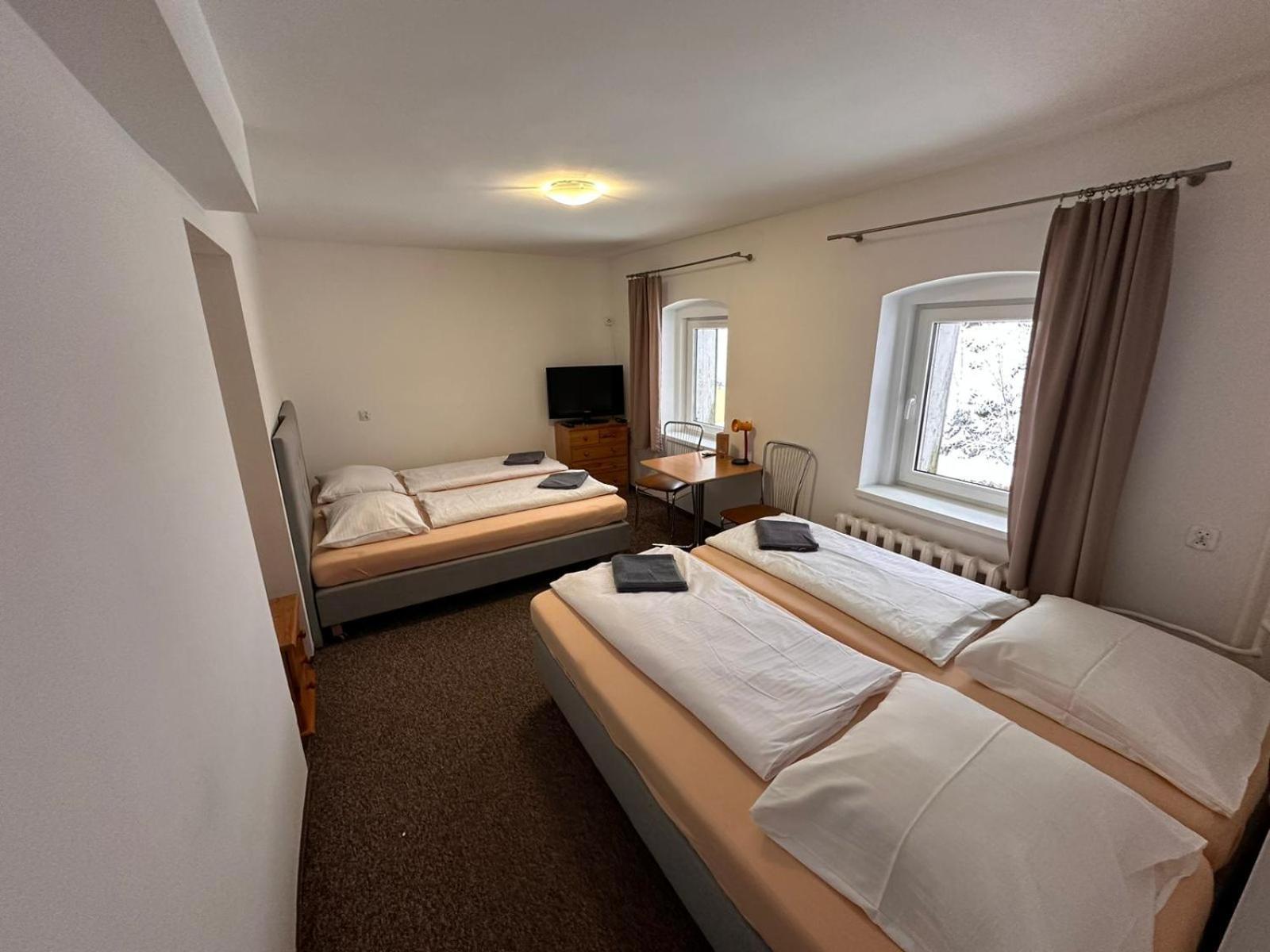 Straszny Dwor Hotel Duszniki Zdrój Kamer foto