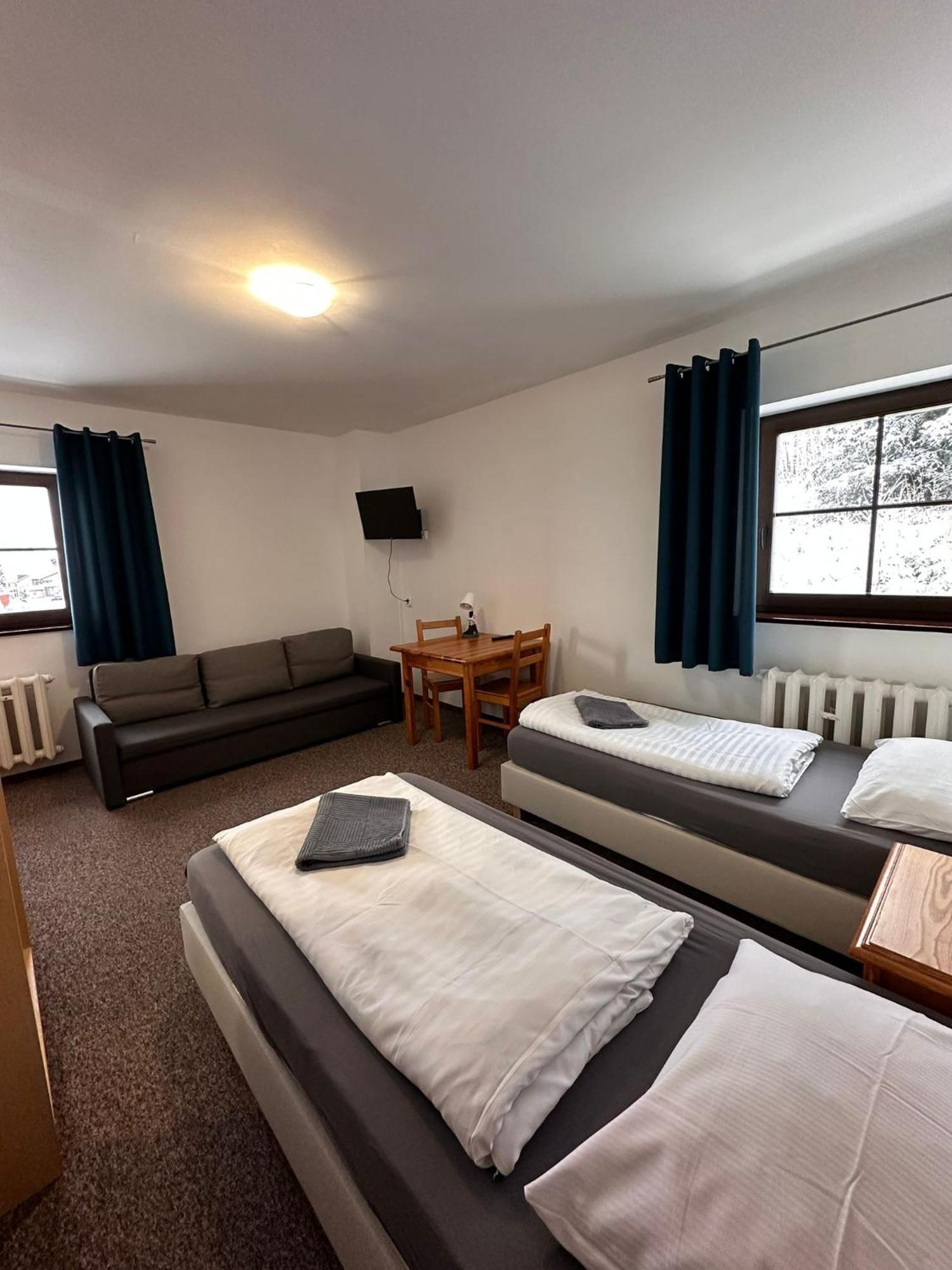 Straszny Dwor Hotel Duszniki Zdrój Kamer foto