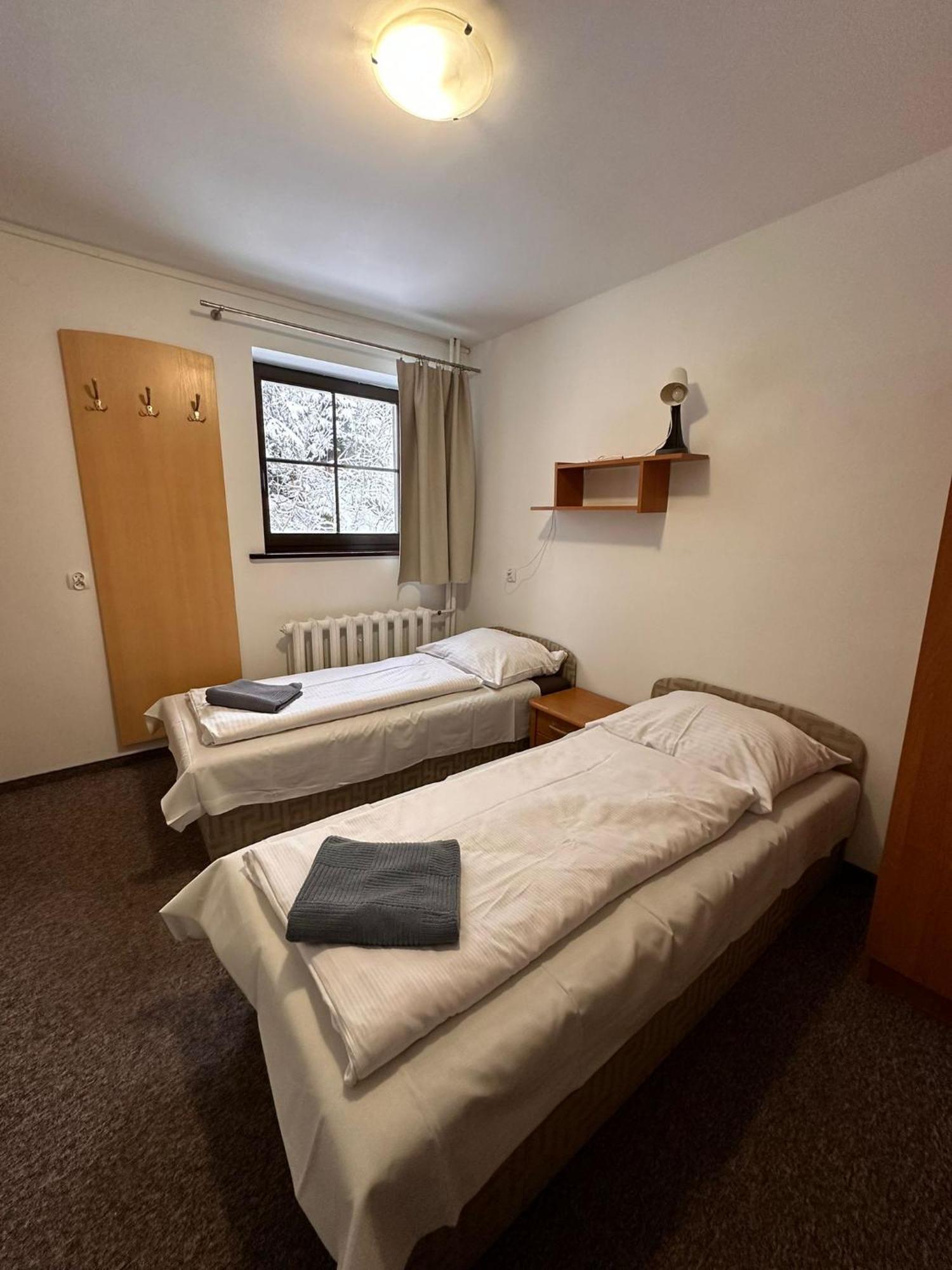 Straszny Dwor Hotel Duszniki Zdrój Kamer foto