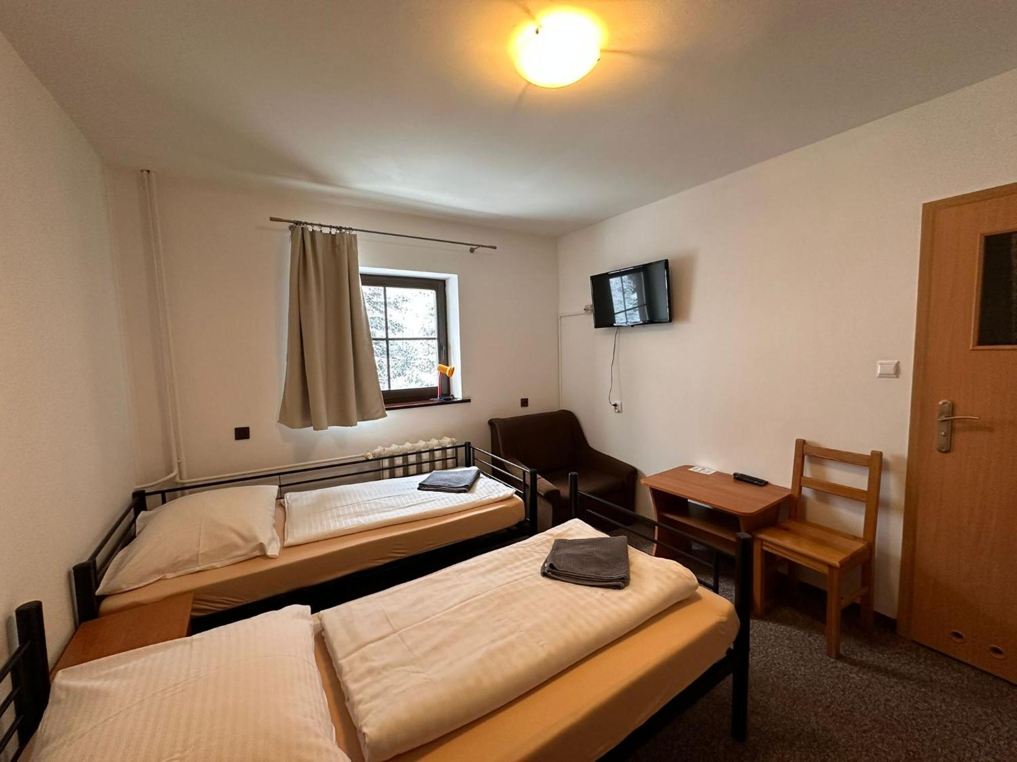 Straszny Dwor Hotel Duszniki Zdrój Kamer foto