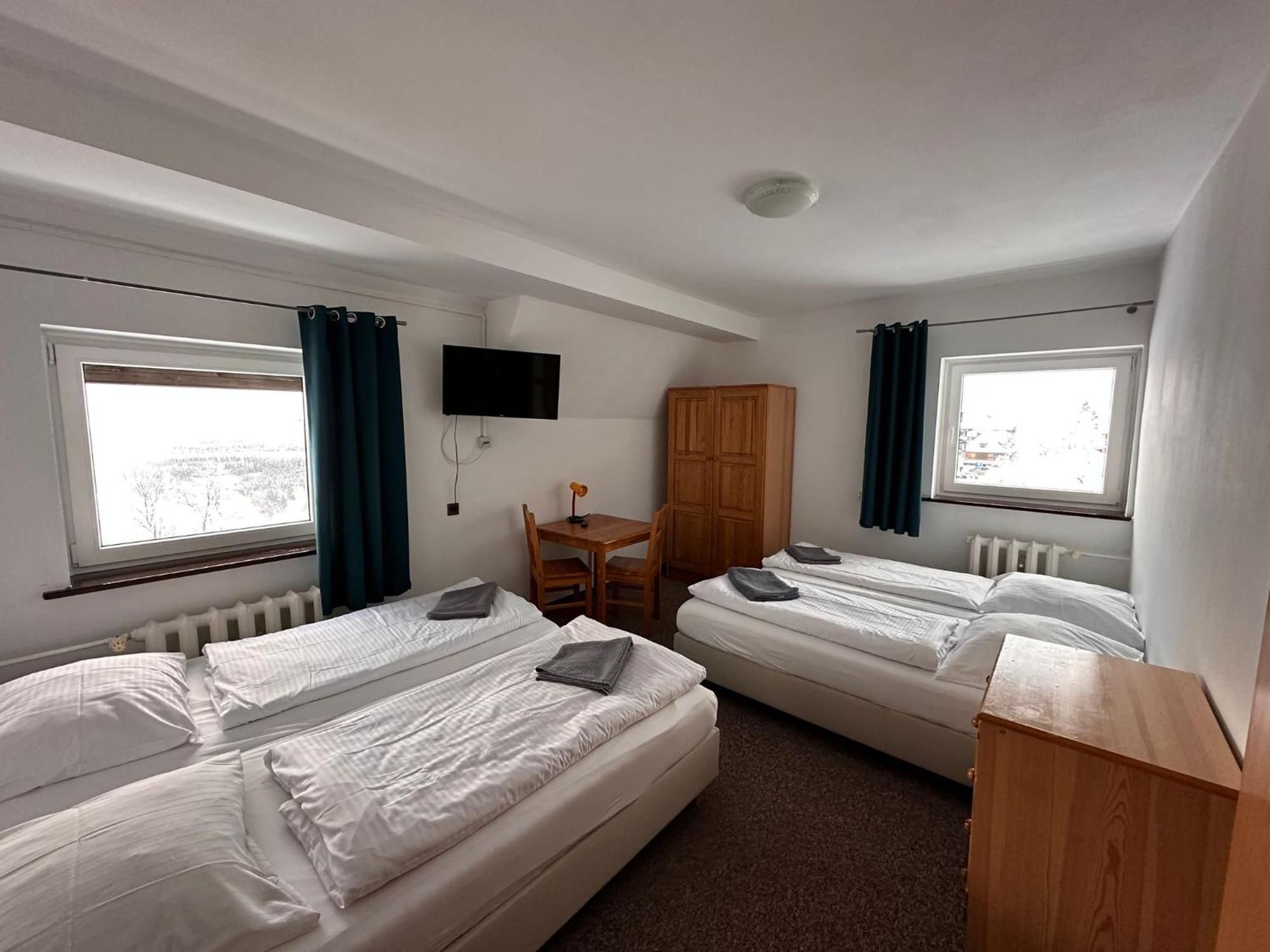 Straszny Dwor Hotel Duszniki Zdrój Kamer foto