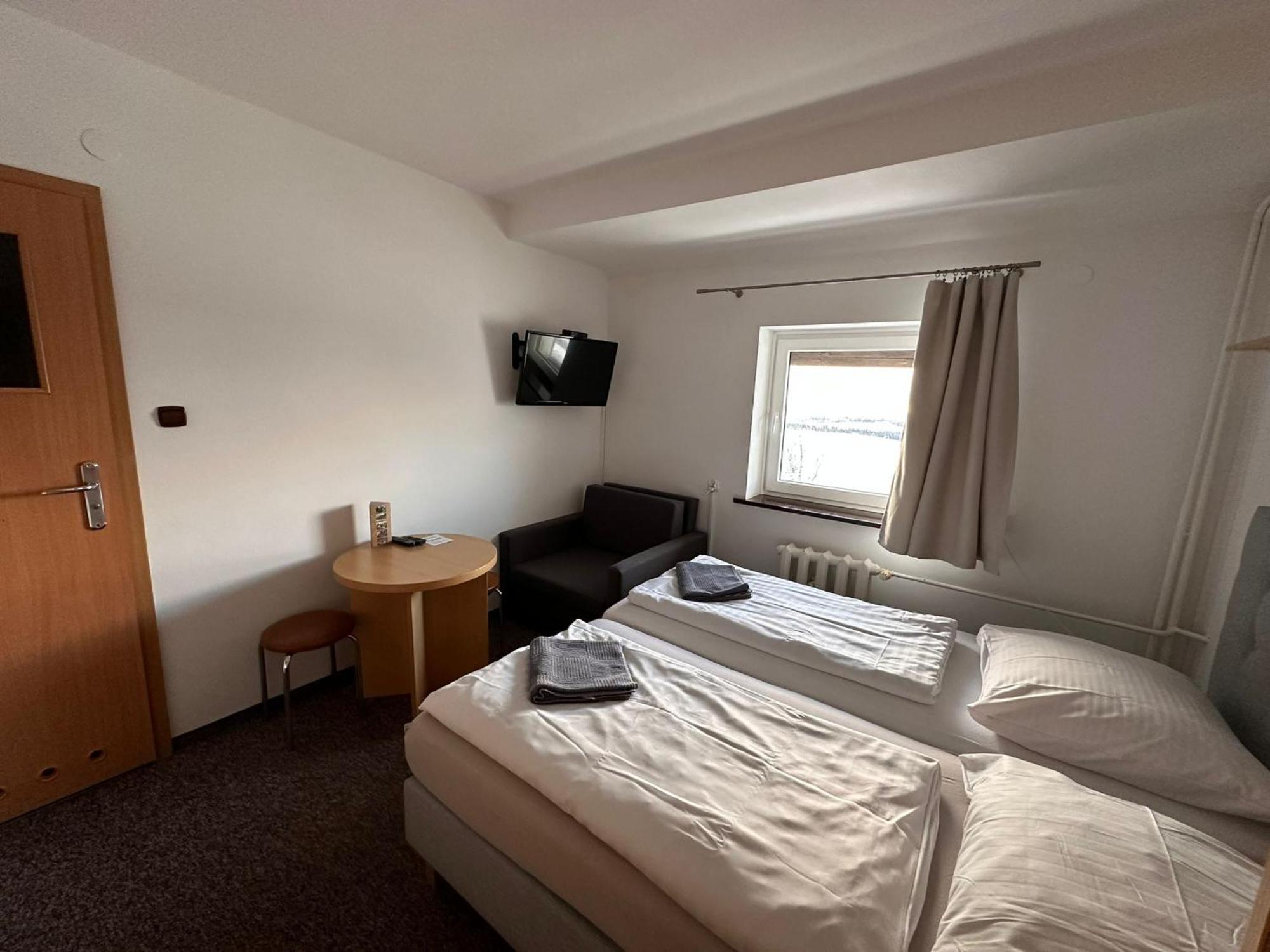 Straszny Dwor Hotel Duszniki Zdrój Kamer foto