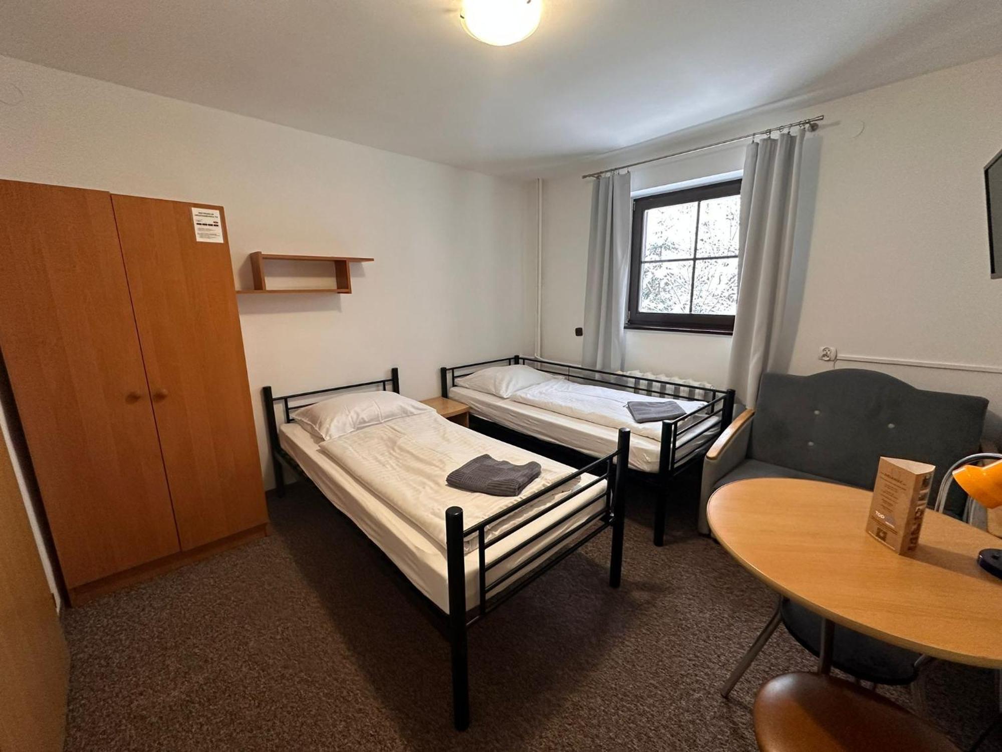 Straszny Dwor Hotel Duszniki Zdrój Kamer foto